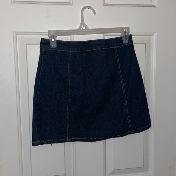 Zip Up Denim Skirt - Picture 2 of 3